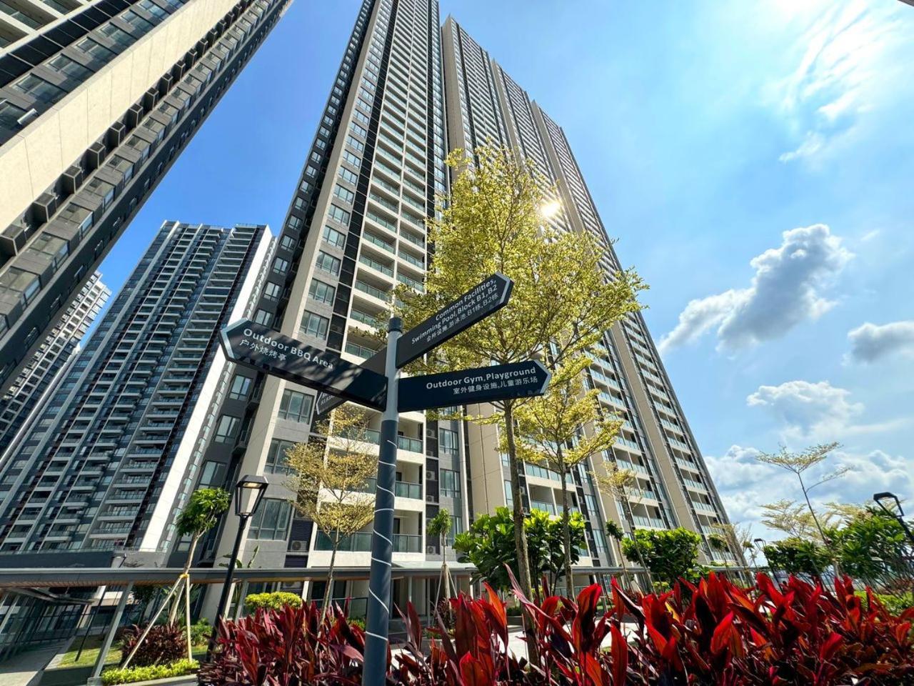 R&f Princess Cove Seine Region By Lions Bay * Johor Bahru