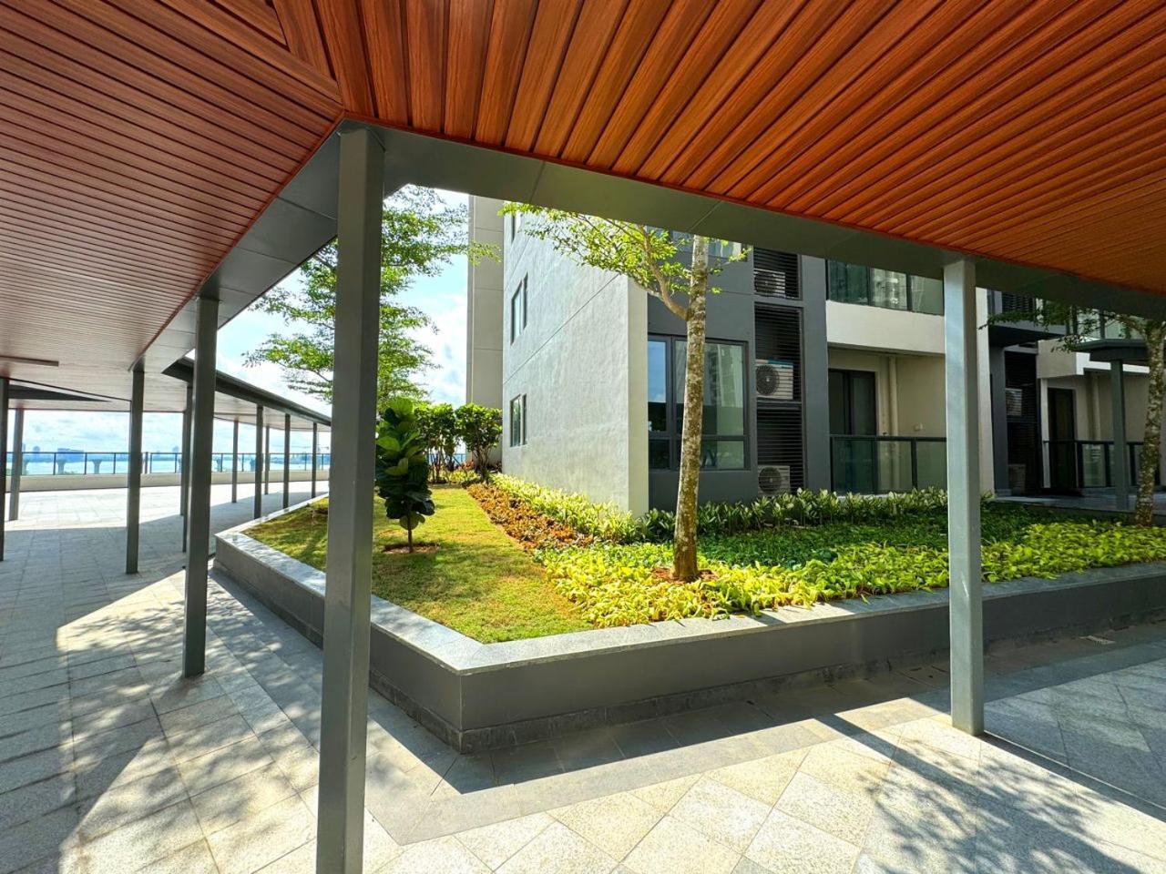 R&f Princess Cove Seine Region By Lions Bay Johor Bahru