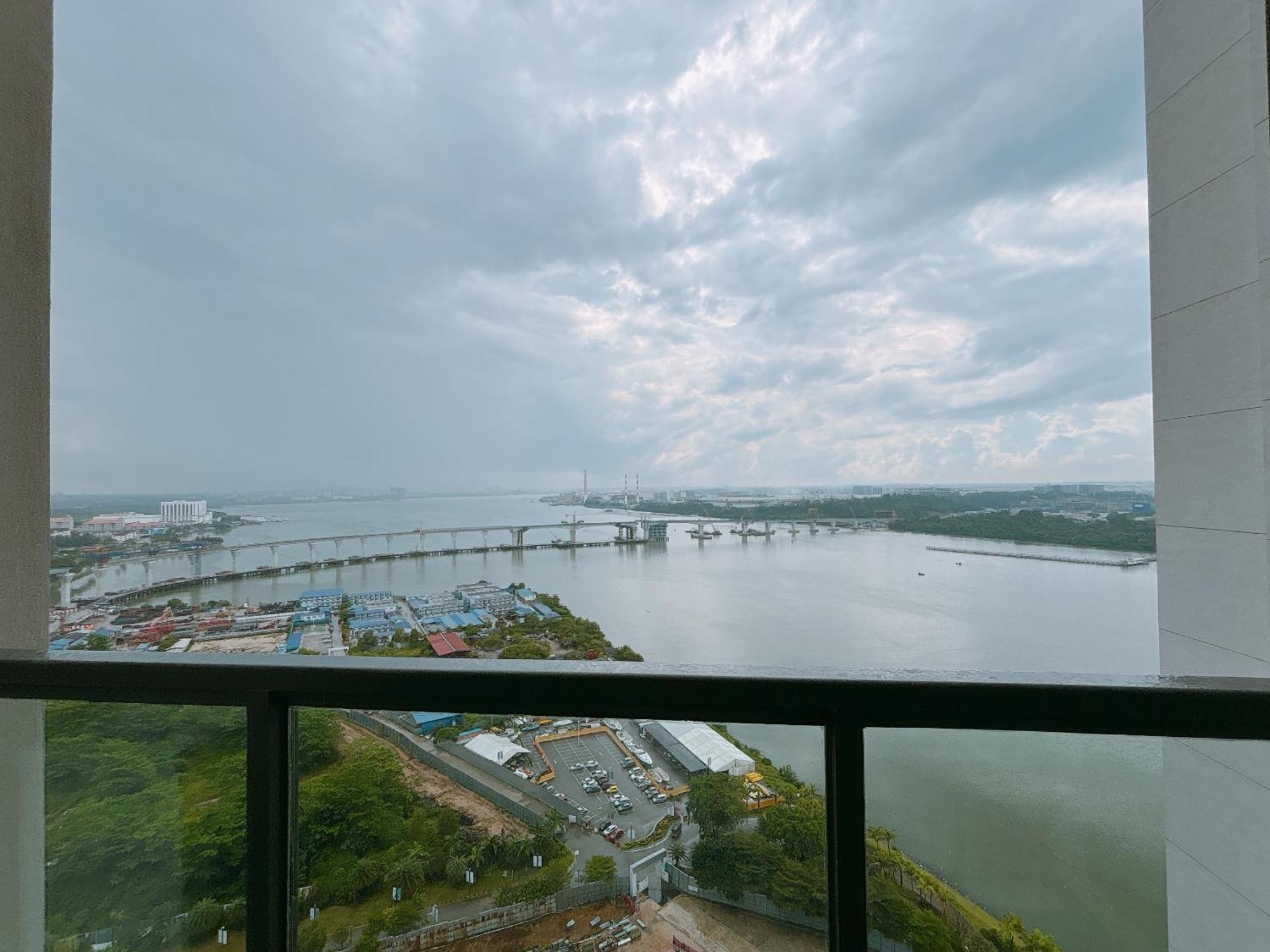 Apartment R&f Princess Cove Seine Region By Lions Bay *