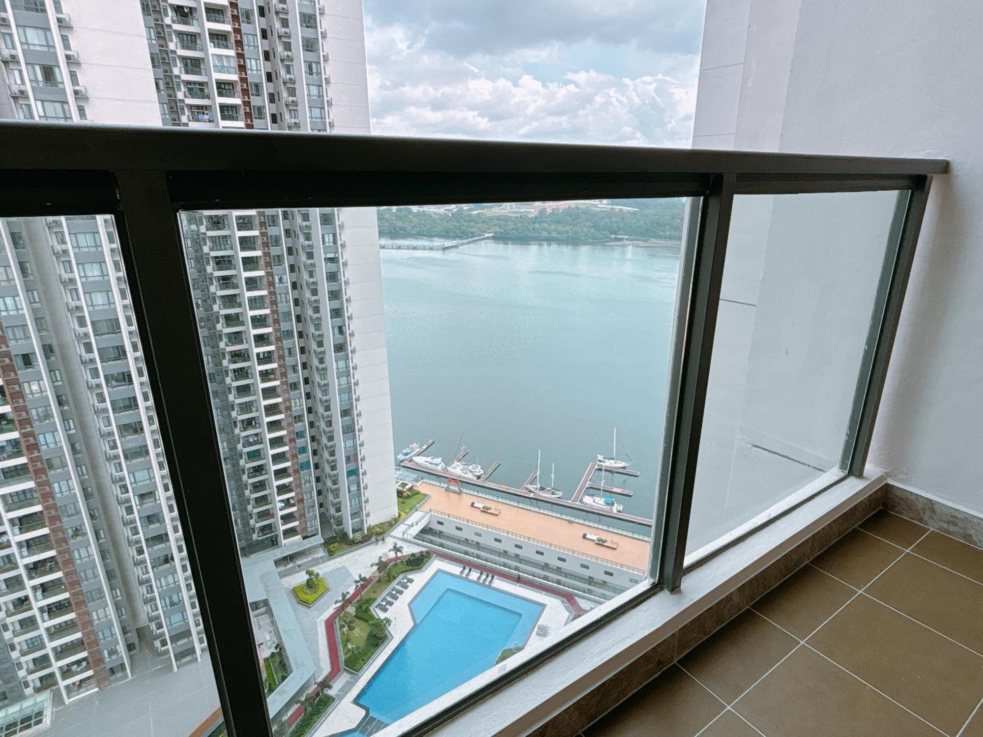 R&f Princess Cove Seine Region By Lions Bay * Johor Bahru