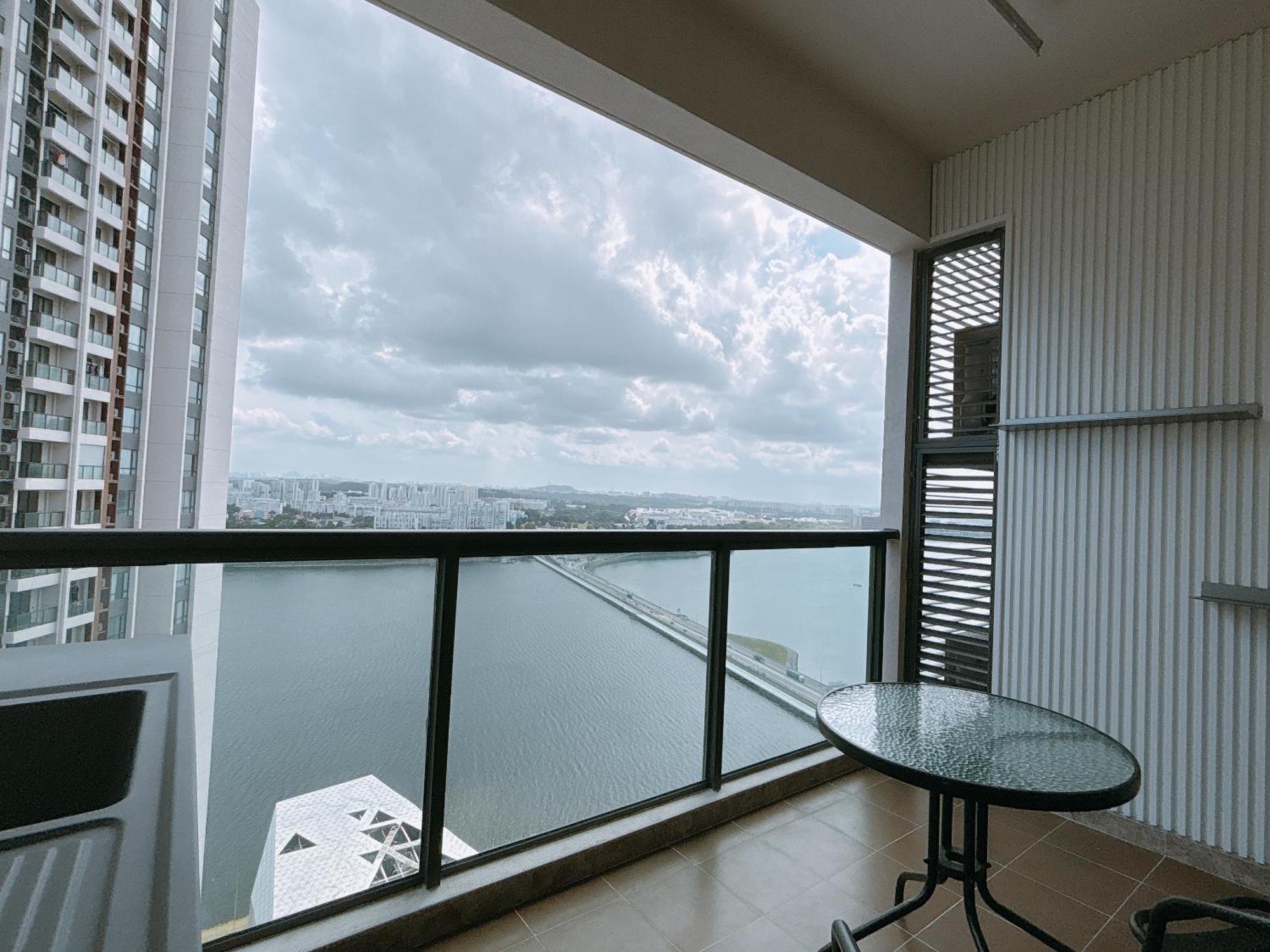 Apartment R&f Princess Cove Seine Region By Lions Bay